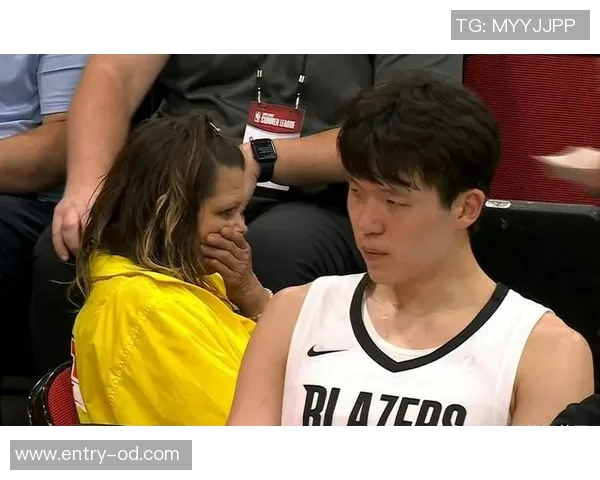 火箭队第四节三分球投篮失误频繁杨瀚森虽有卡位却难以抢到篮板